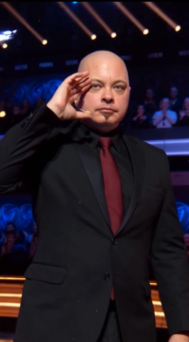 Forensic Mentalist Scott Xavier on Stage posing as a mind reader