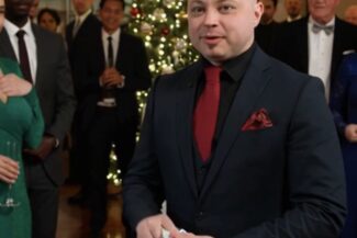 Mentalist performing at a corporate holiday party entertainment